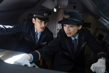 電影｜《新幹線驚爆倒數》：社會與人性的壓力測試，看見危機引爆列車上的失控情景